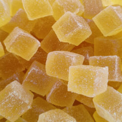 Handgjord citronmarmelad med vackert solgul färg. Skuren i kuber och rullade i fint strösocker.